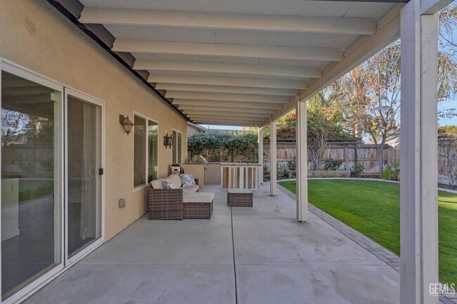Building Photo - NW Home w/Pool & Firepit!