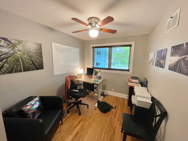 Building Photo - Elegant Three Bedroom Ravenna Home