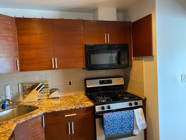 Building Photo - 364 Hoover Ave