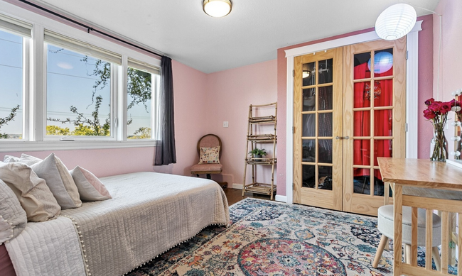 Building Photo - 608 Boulevard