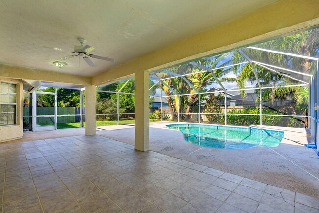 Building Photo - 967 SE Browning Ave