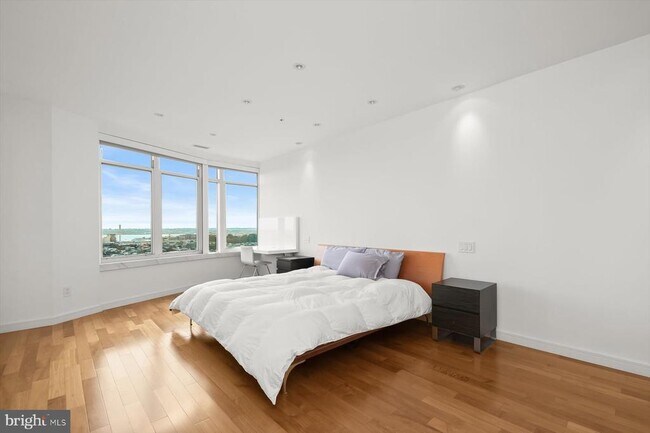 Building Photo - 100 Harborview Dr