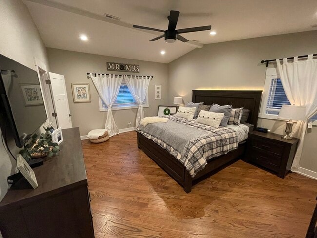 Building Photo - 2 W Ridge Ave