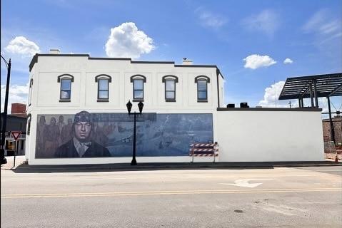 Building Photo - 161 E Main St