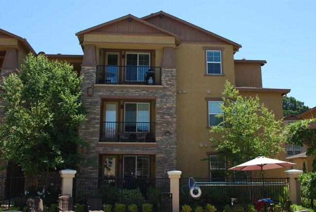 Building Photo - 6581 Hearthstone Cir