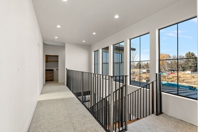 Building Photo - 98 S Carbon Rivet Ave