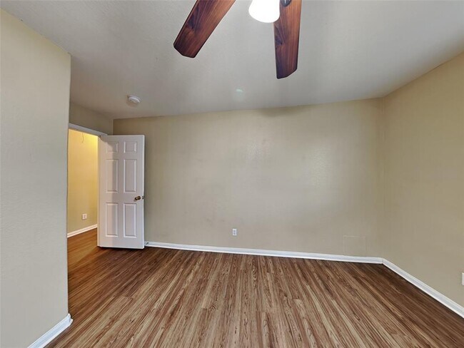 Building Photo - 3906 E Lindbergh Ct