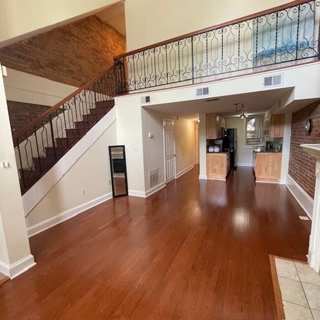 Building Photo - Logan/Shaw - Spacious 3 Bedroom, Two Bath Apartment