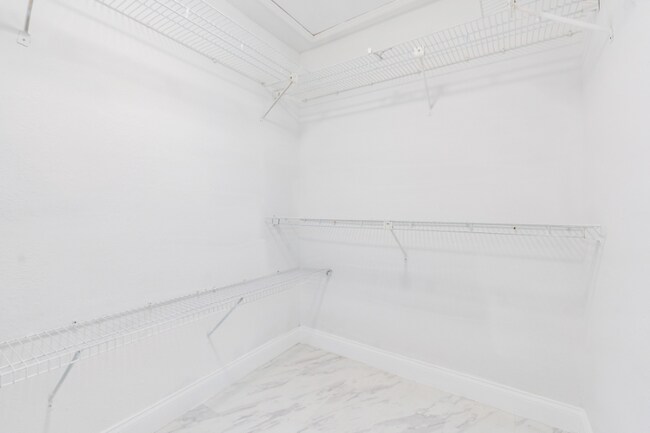 Building Photo - 4283 Brentwood Park Cir