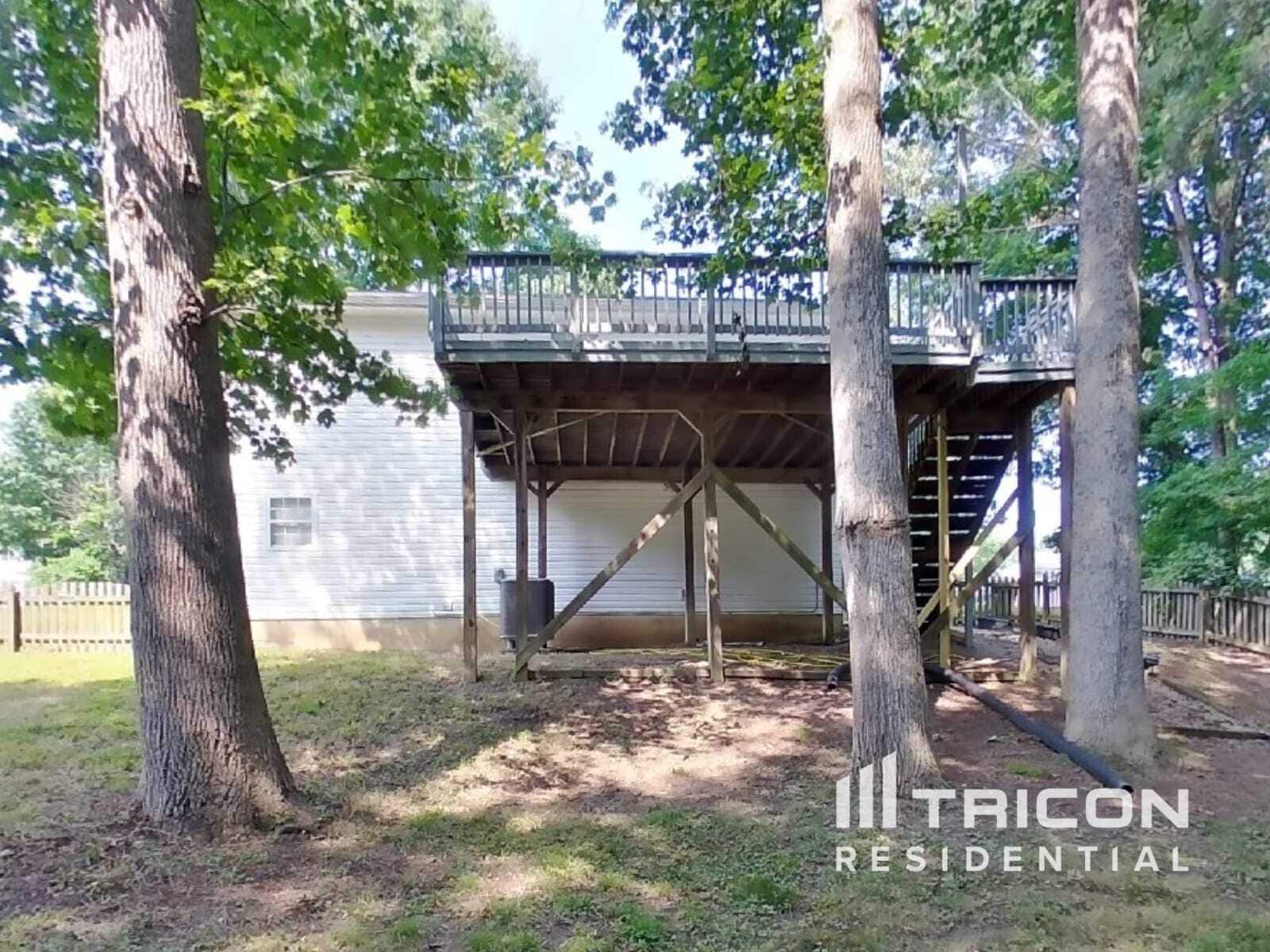 Building Photo - 8807 Dundee Dr