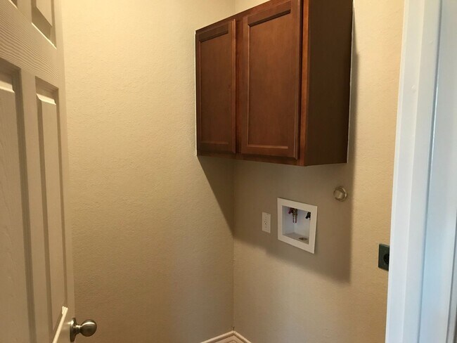 Building Photo - Townhome for rent