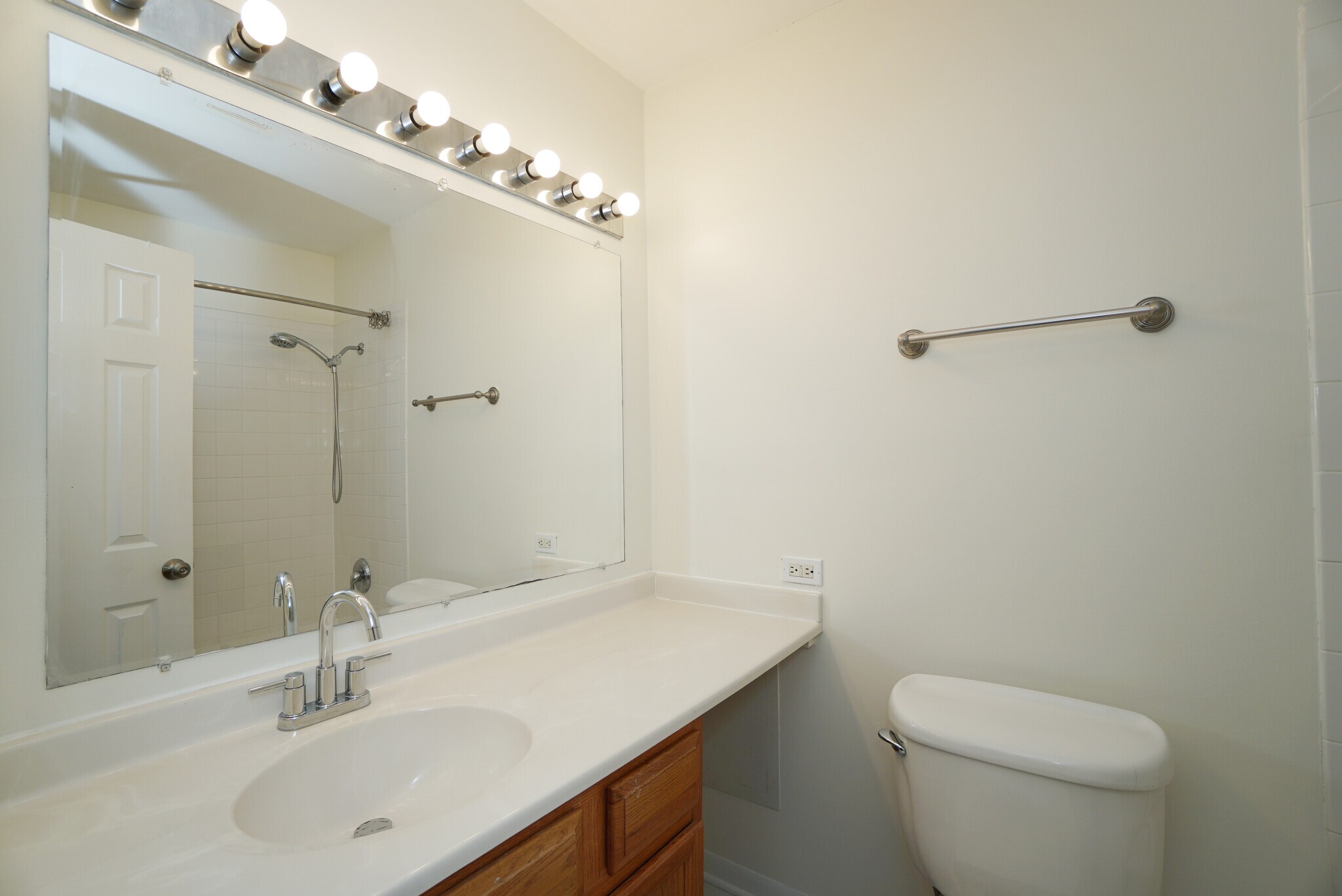 Bath - 337 N Carter St