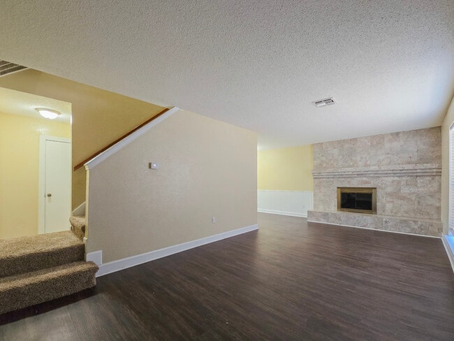 Building Photo - Wonderful home is Watauga 3/2/2