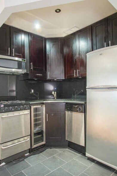 Primary Photo - 145 E 26th St