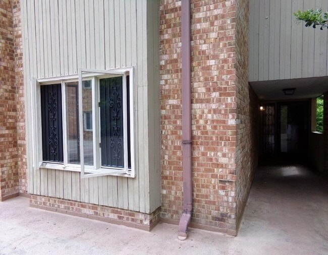 Building Photo - 376 Merrimac Trail