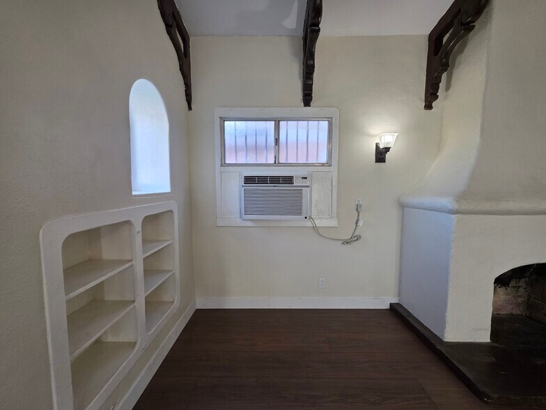 Window AC unit in Living room - 130 E Colden Ave