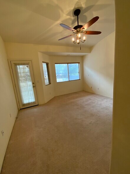 Building Photo - 3853 N Forest Park Dr