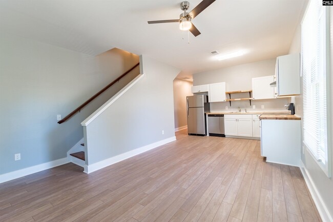 Building Photo - 122 Tryon St