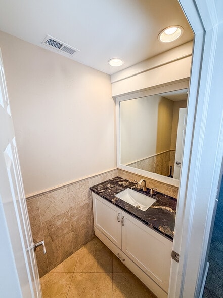 Building Photo - 44 W Broadway