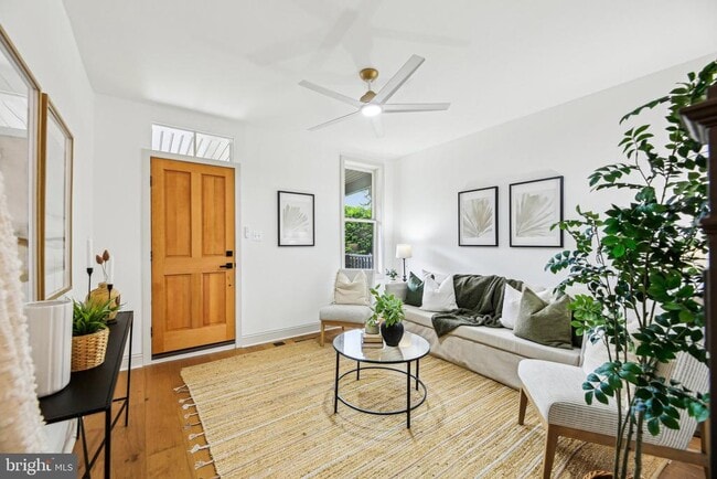 Building Photo - 3348 Chestnut Ave