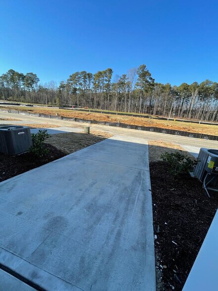 Building Photo - Room in Townhome on Southern Magnolia Dr