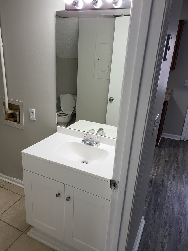 Building Photo - 335 Churchill Dr