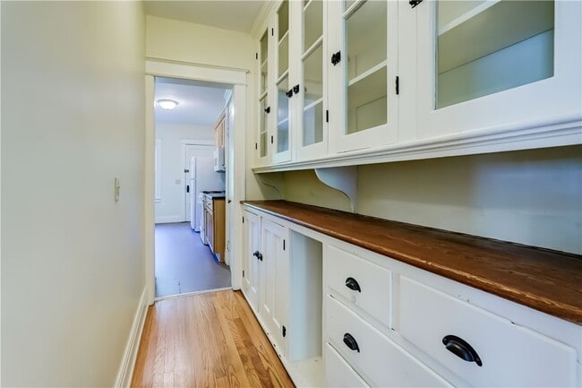 Building Photo - 294 Laburnam Crescent