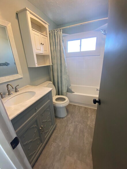 Building Photo - 5696 Pleasant St