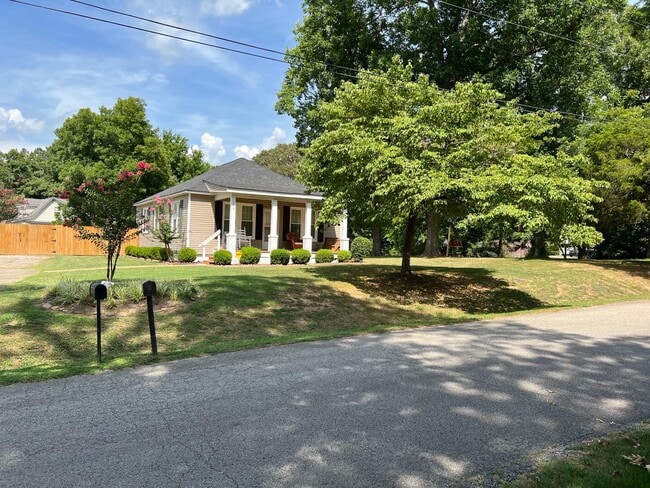 Building Photo - 105 Hillcrest St