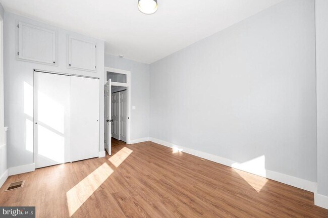 Building Photo - 230 S Market St