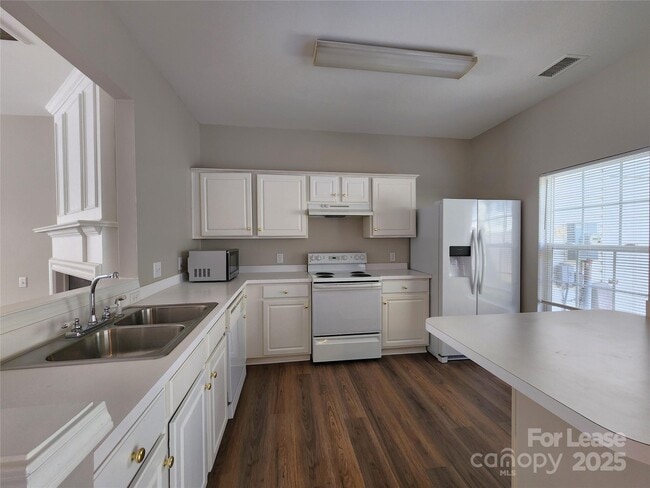 Building Photo - 3242 Mannington Dr