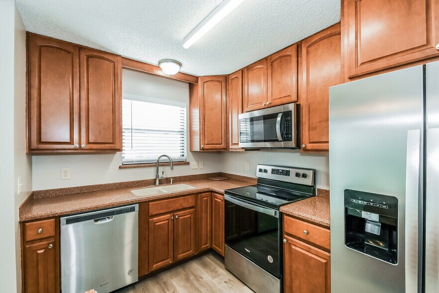 Building Photo - 4030 Laurelwood Dr