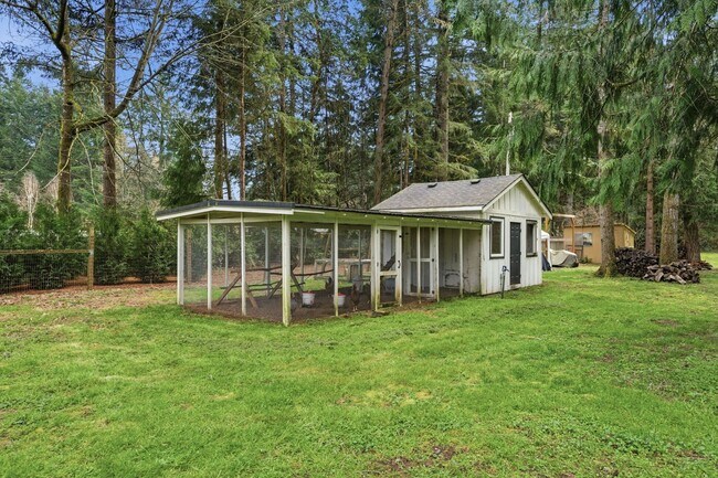 Building Photo - Gig Harbor farm home with great amenities - 5 bedroom 2 bath with garage and more - Available May...