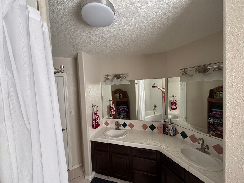 Building Photo - 8105 Wellsburg Ct NW