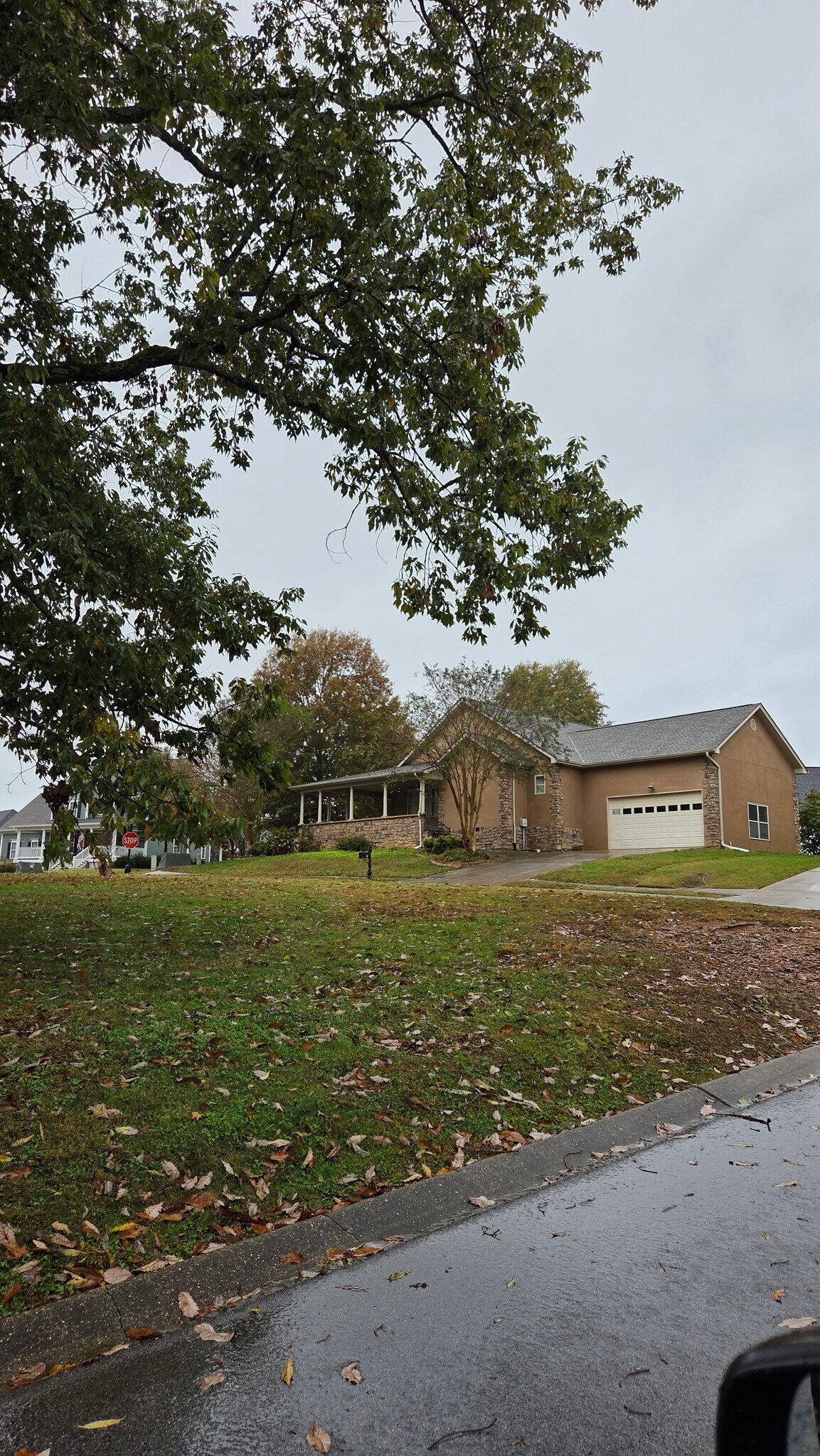 Building Photo - 324 Avenue of the Oaks