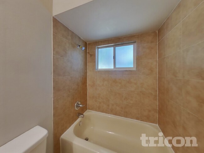 Building Photo - 19203 Sunlake Blvd