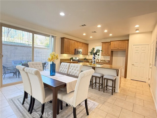 Building Photo - 81 Keepsake