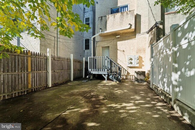 Building Photo - 605 N 34th St