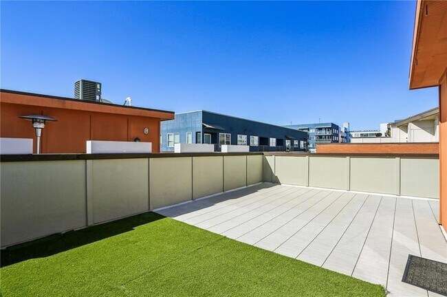 Building Photo - 21 Skyline Way