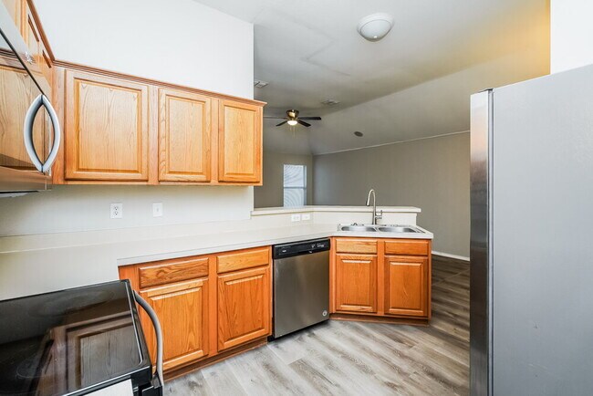 Building Photo - 5528 Spring Ridge Dr