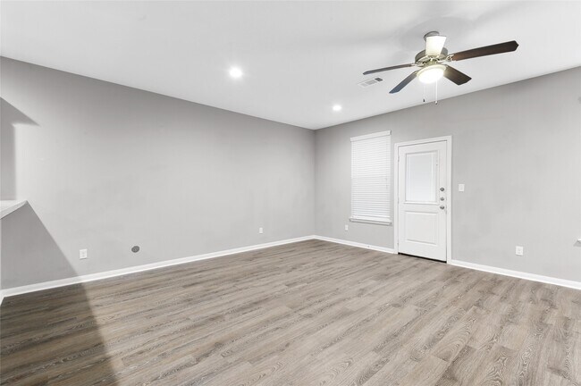 Building Photo - 124 Artesian Way