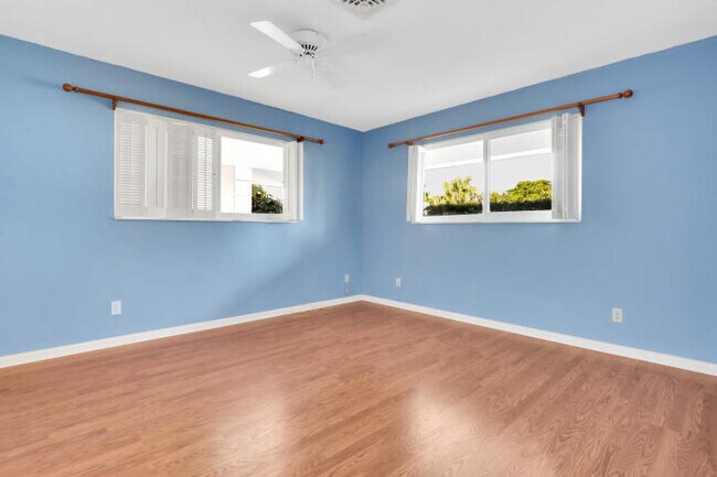 Building Photo - 434 French Royale Cir