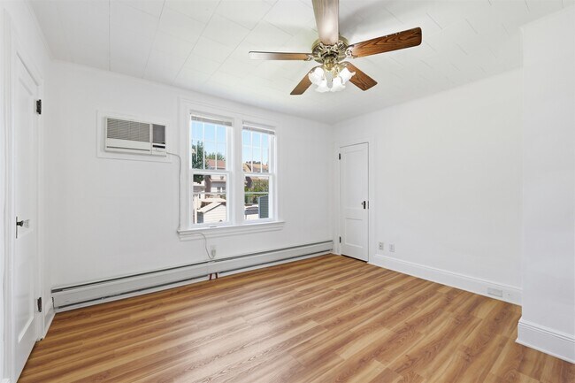 Building Photo - 1404 79th St