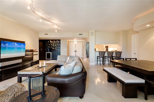 Building Photo - 445 Grand Bay Dr