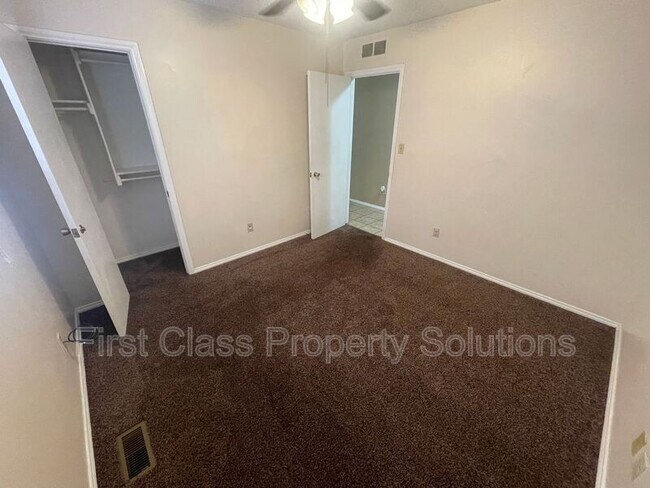 Building Photo - 6300 N Wildewood Dr