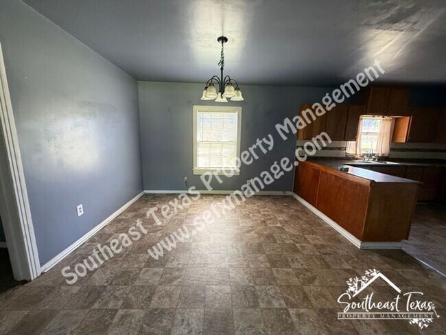 Building Photo - 3255 Charles St