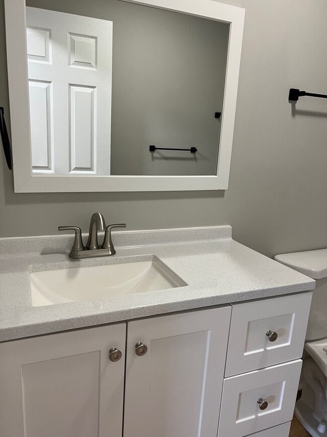 Building Photo - 2 Bedroom/1.5 Bath Townhouse Kingsport TN