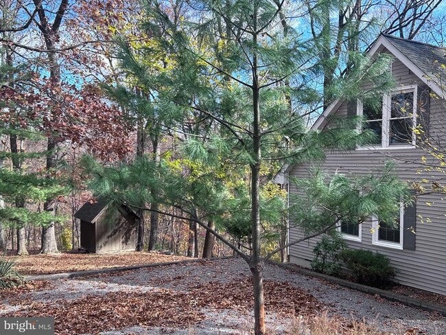 Building Photo - 132 Pinecrest Ln