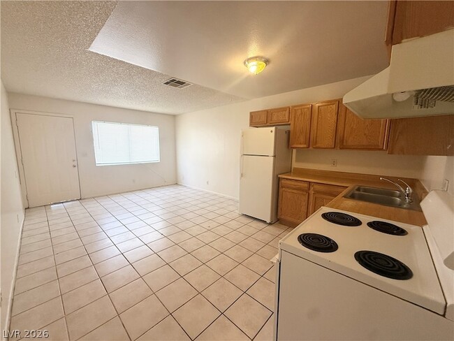 Building Photo - 4220 Stewart Ave