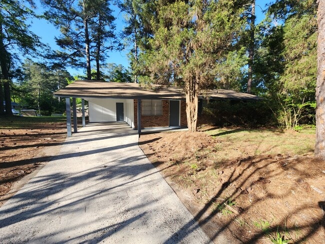 Primary Photo - Rent Ready! Section 8 accepted! 4 Bedroom ...